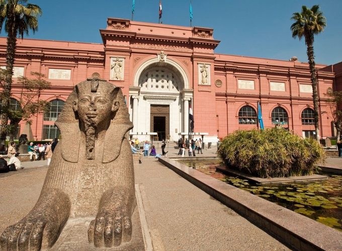 Tour to Giza Pyramids, National Museum, and Azhar Park with Lunch
