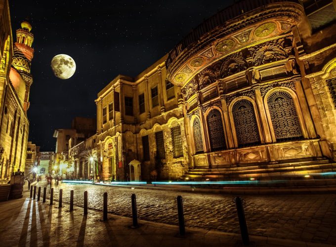 Tour to El Moez Street and Al Azhar Park with Dinner