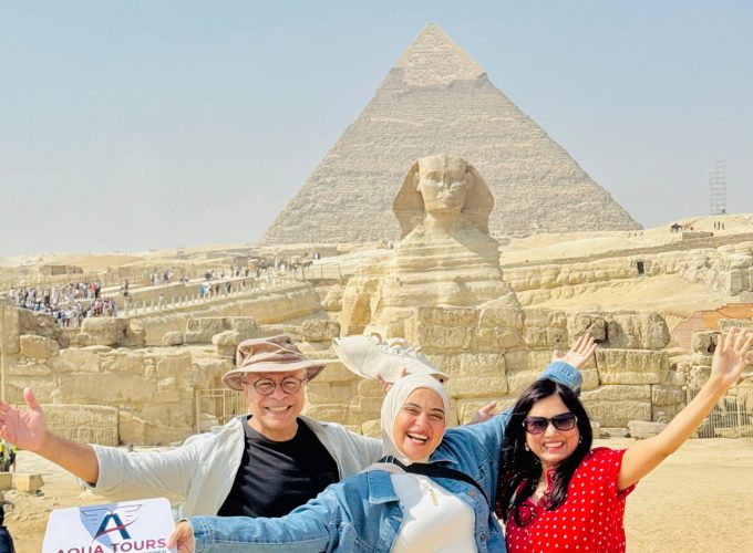 Giza Pyramids, Sakkara & Grand Museum Tour